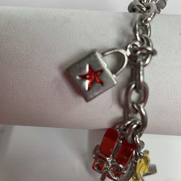 Silver Tone Macys Charm Bracelet. - Picture 10 of 13